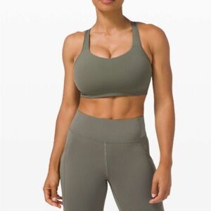 Lululemon All Powered Up Bra Size 40D Green Sports Bra Athletic *Medium Support